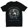 Das Bild zeigt ein schwarzes Relaxed Fit T-Shirt mit Gothic Meerjungfrau Design und dem Text 