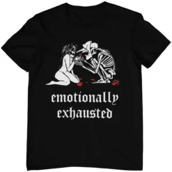 Schwarzes T-Shirt mit Gothic Skelett Emocore Design.