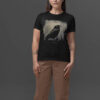 Schwarzes Unisex T-Shirt mit Goth Raben Design.