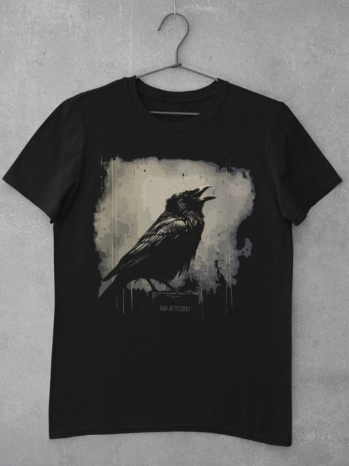Gothic Raven Bad Attitudes T-Shirt in schwarz auf Kleiderbügel aufgehängt.