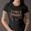 Schwarzes Unisex T-Shirt mit Pawsessed by Darkness Design, wird von Goth-Girl getragen.