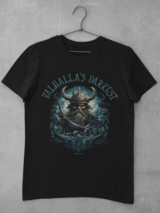 Valhalla's Darkest Wikinger Unisex T-Shirt in schwarz auf Kleiderbügel aufgehängt.